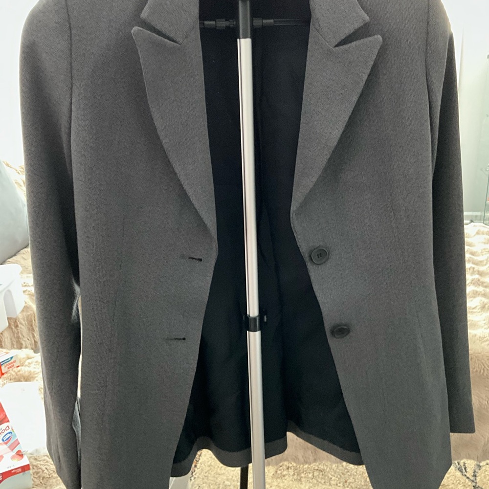 Gray Classic Blazer with Structured Shoulders